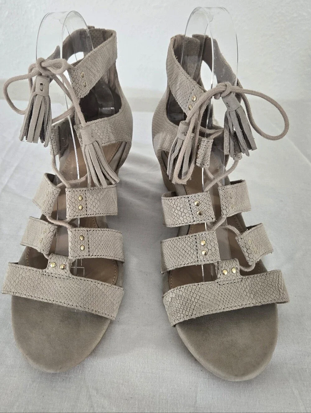 UGG Yasmin Snake Wedge Sandals Tassel Lace-Ups Chic Edgy Trendy, size 7